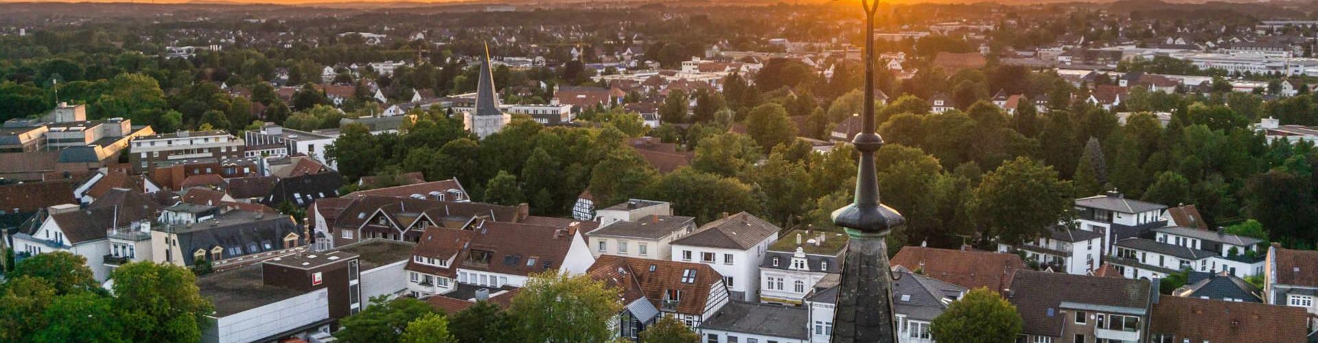 Pauluskirche Bünde von oben im Sonnenuntergang